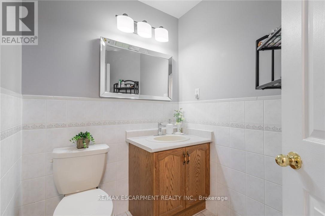 42 HILLGARDEN DRIVE - 19
