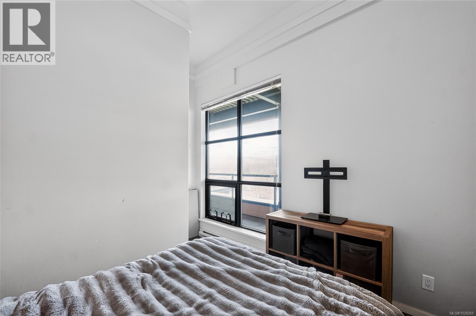 #304 1801 BOWEN RD - 14