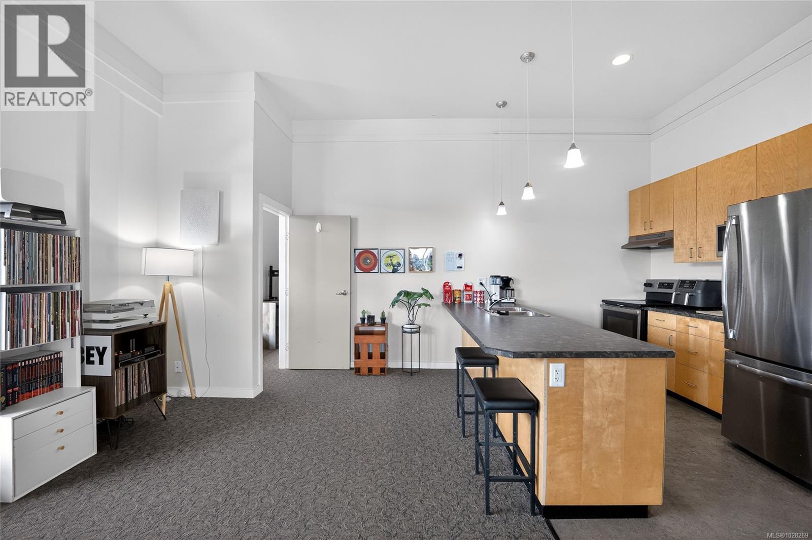 #304 1801 Bowen Rd - 19