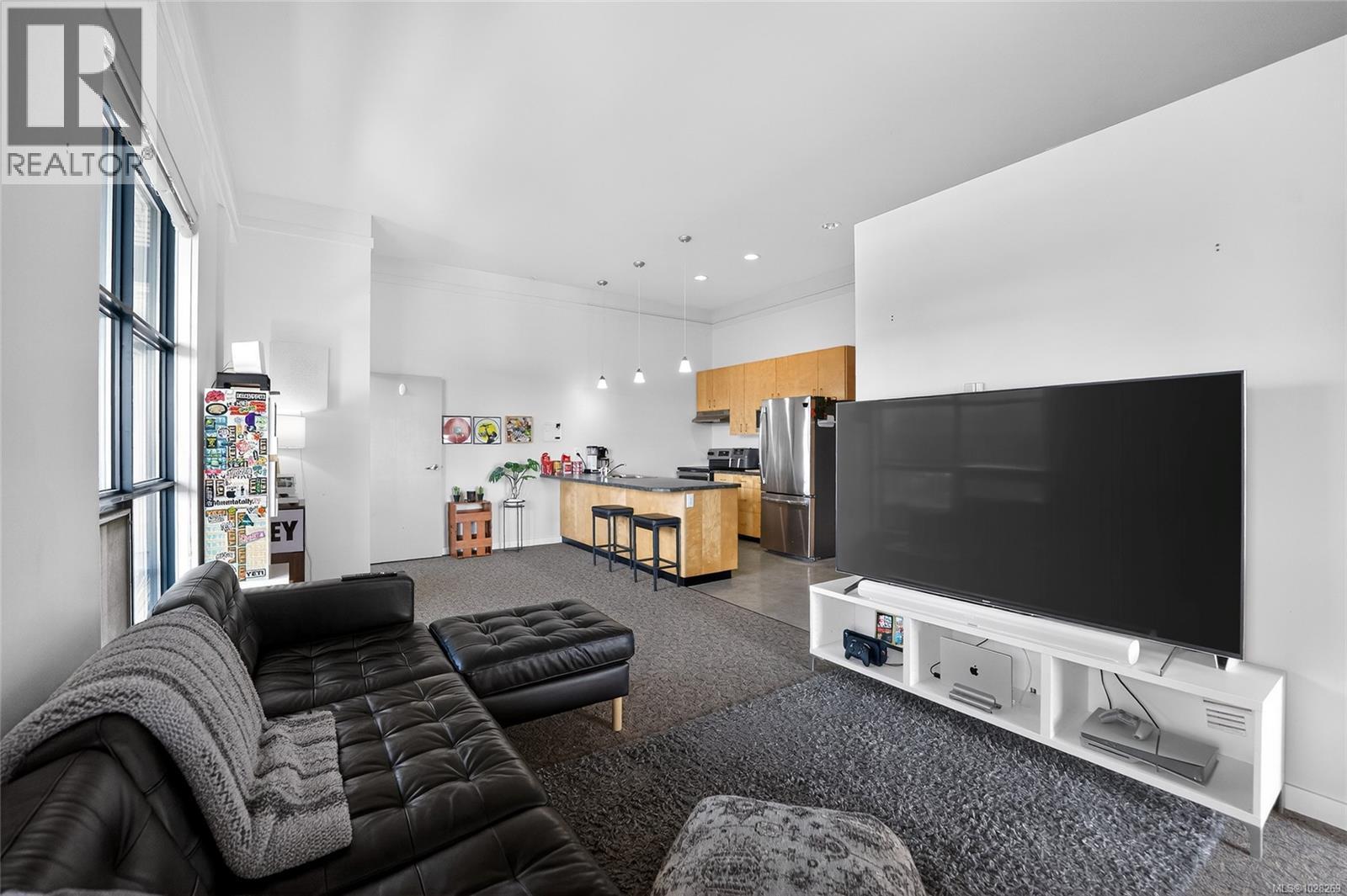 #304 1801 BOWEN RD - Image 2