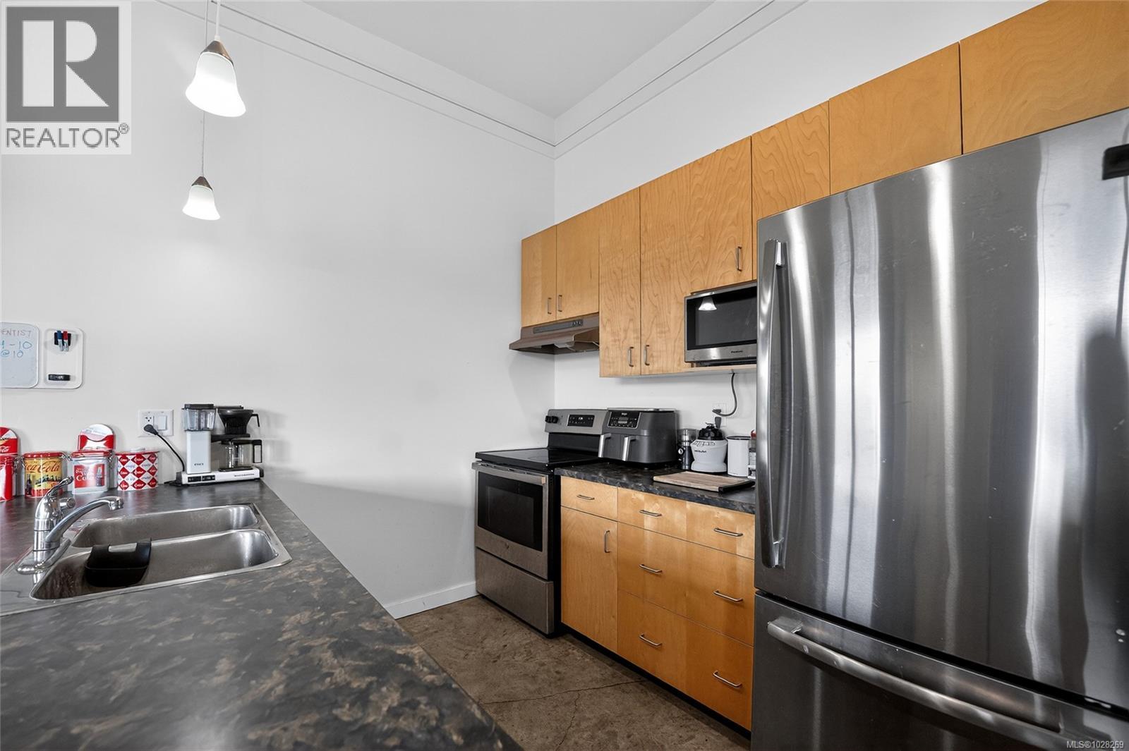 #304 1801 BOWEN RD - 21