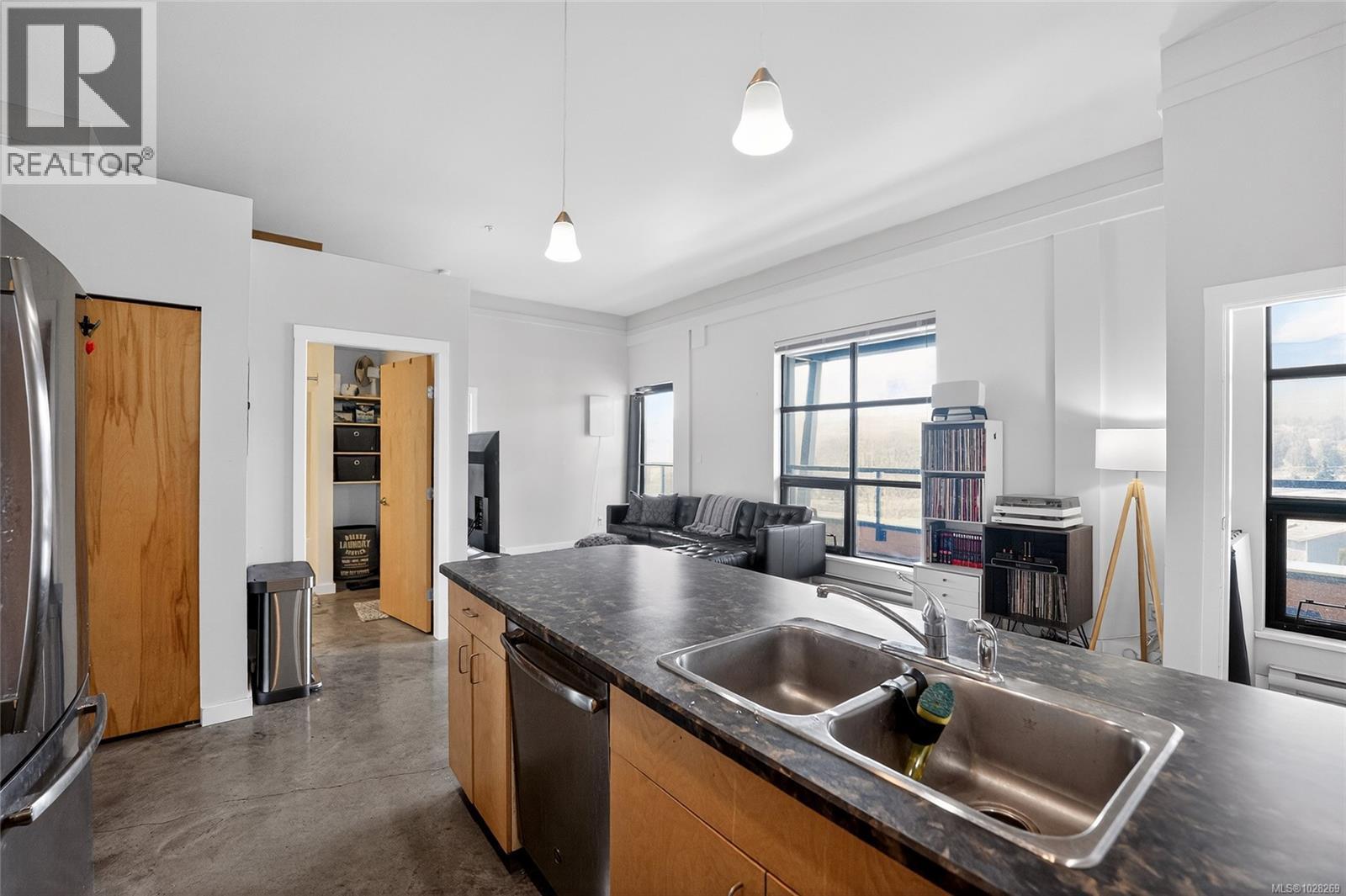 #304 1801 BOWEN RD - 22