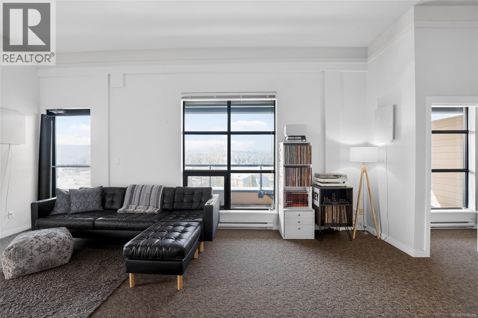 #304 1801 BOWEN RD - 23