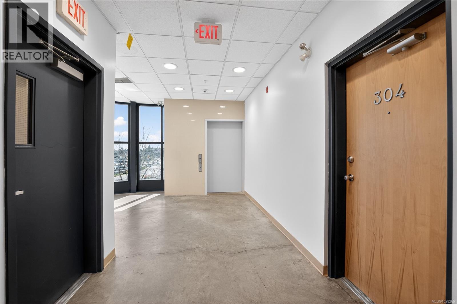 #304 1801 BOWEN RD - 31