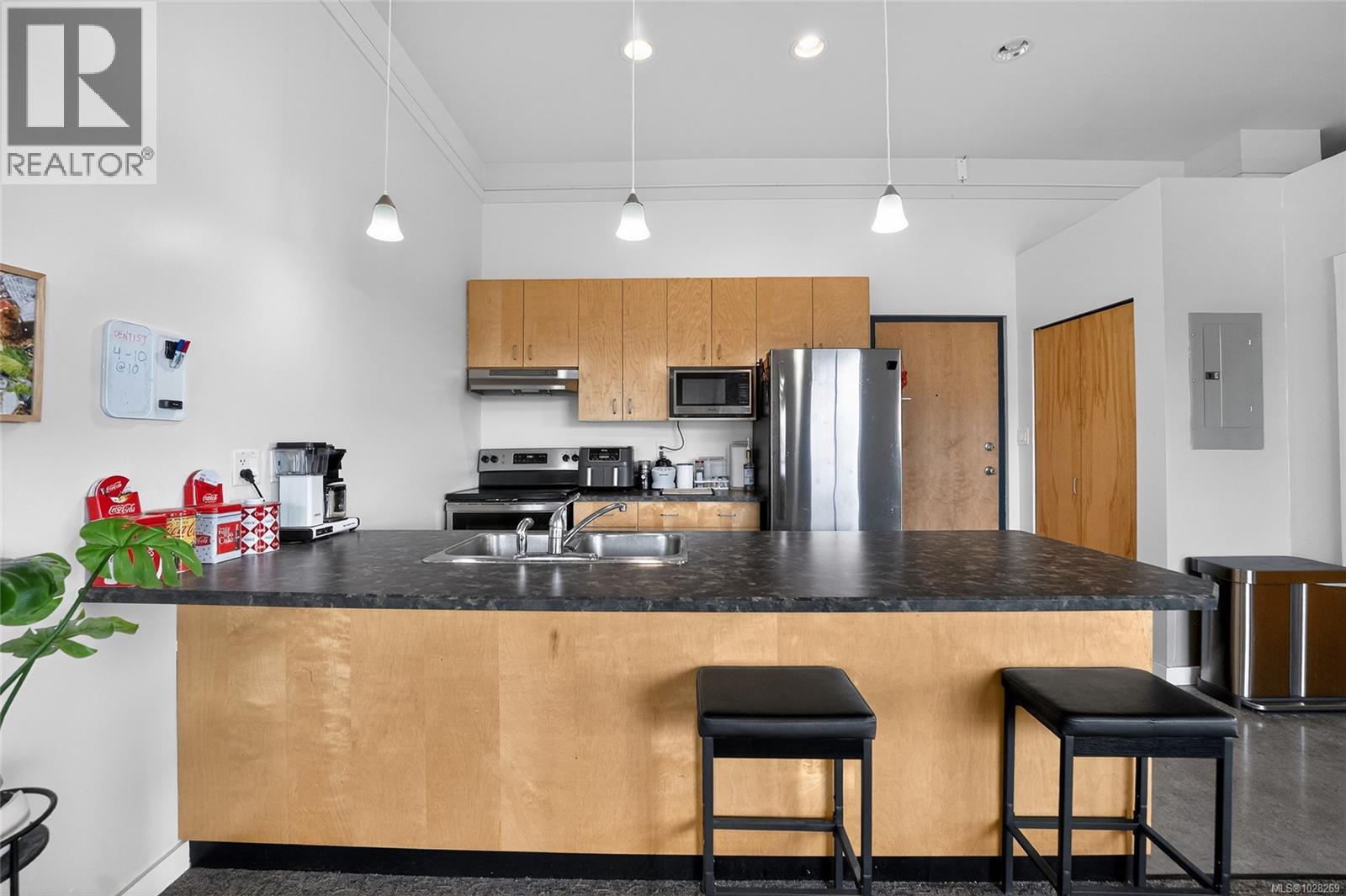 #304 1801 BOWEN RD - 4