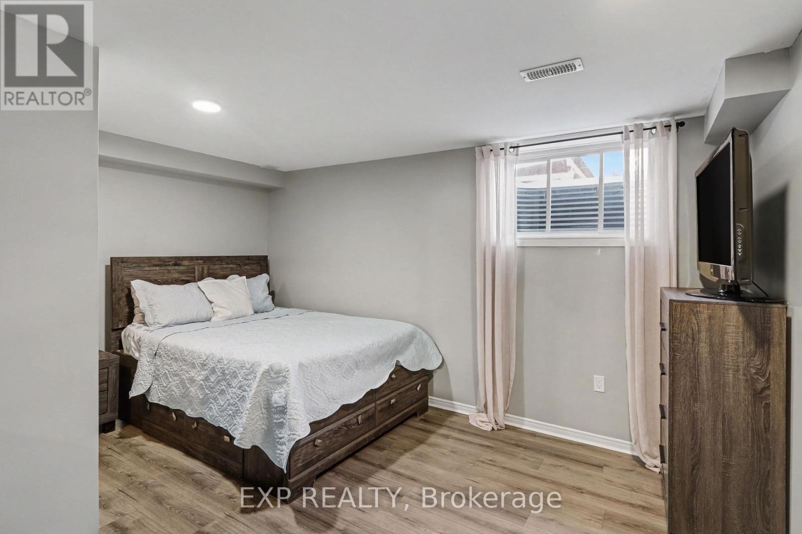 182 HELEN RAPP WAY - 33