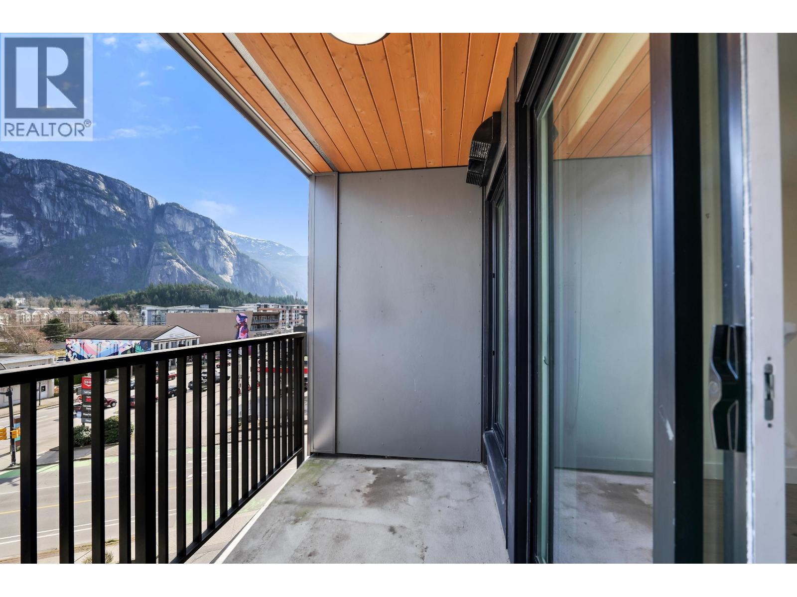 414 1365 PEMBERTON AVENUE, Squamish