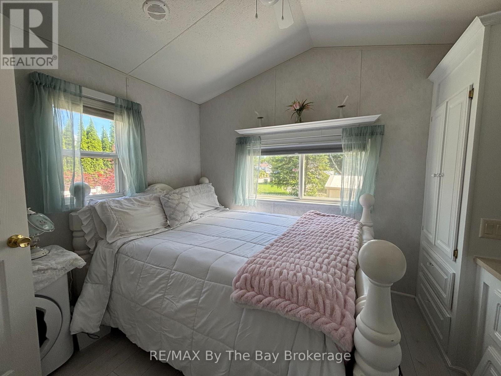 15 HURON CIRCLE - 14