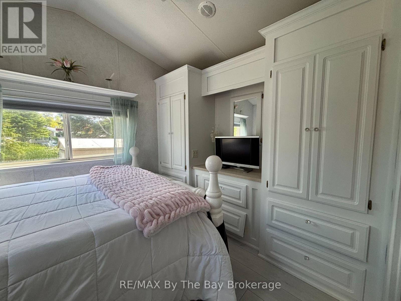 15 HURON CIRCLE - 15