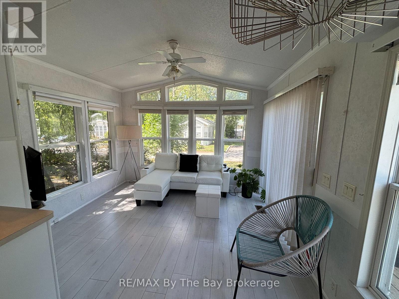 15 HURON CIRCLE - 8