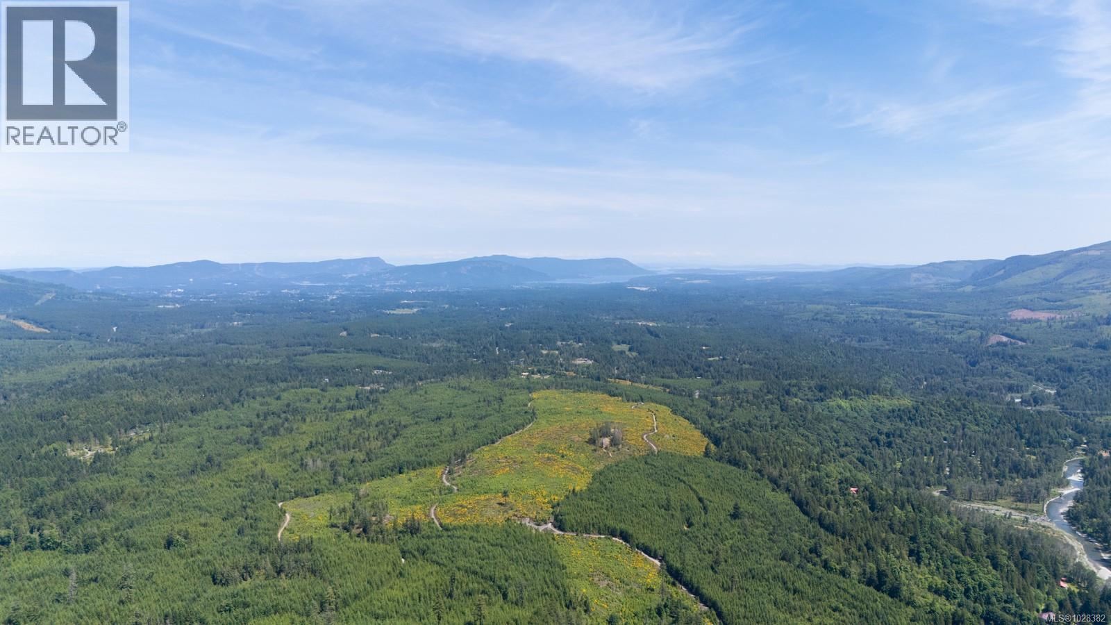 5876 Stoltze Rd, Duncan