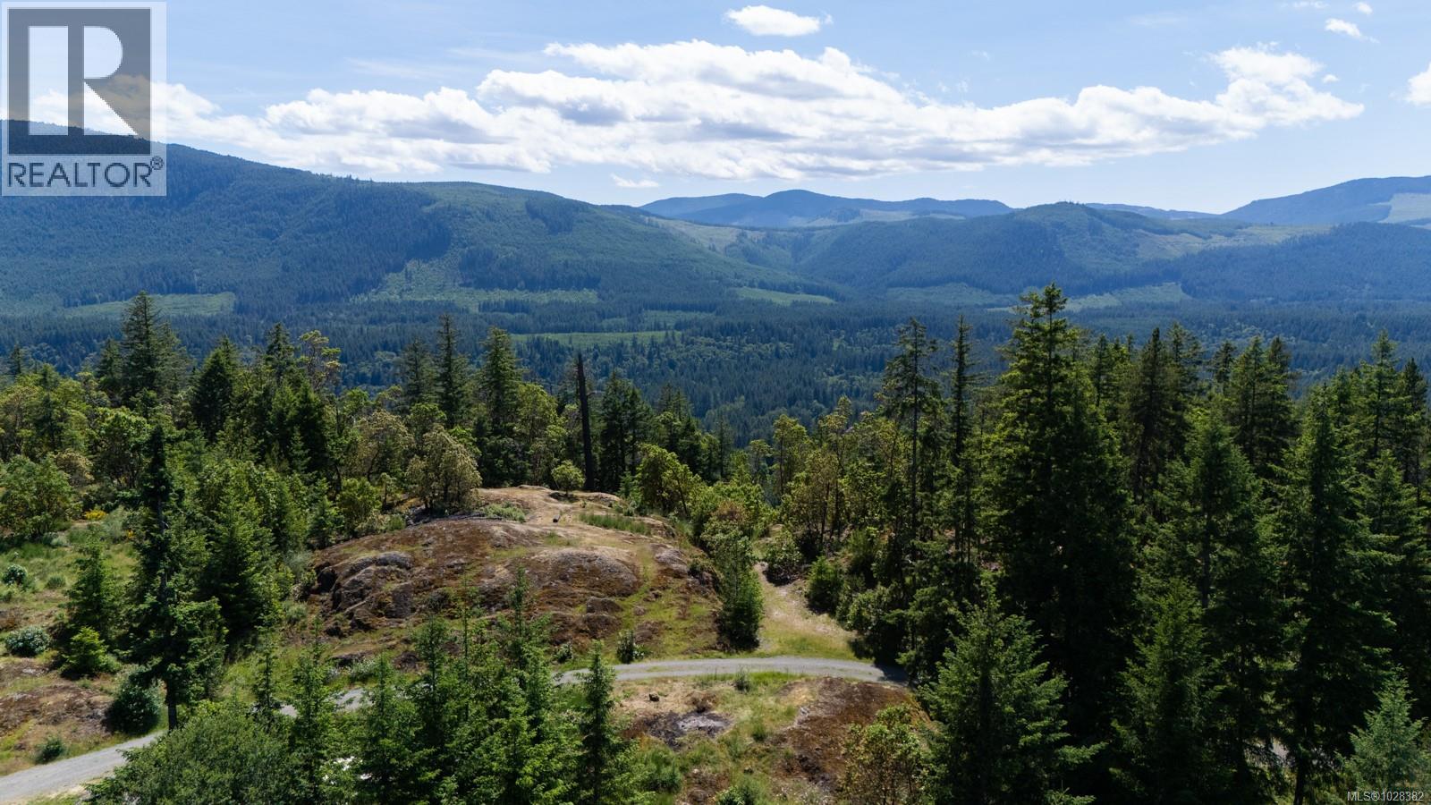 5876 Stoltze Rd, Duncan