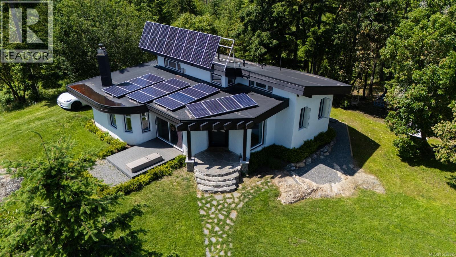 5876 Stoltze Rd, Duncan