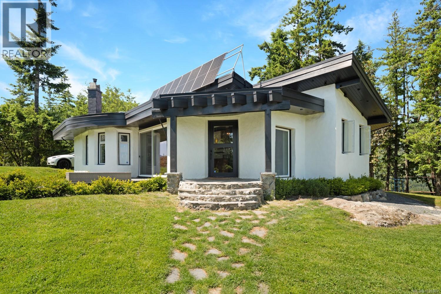 5876 Stoltze Rd, Duncan