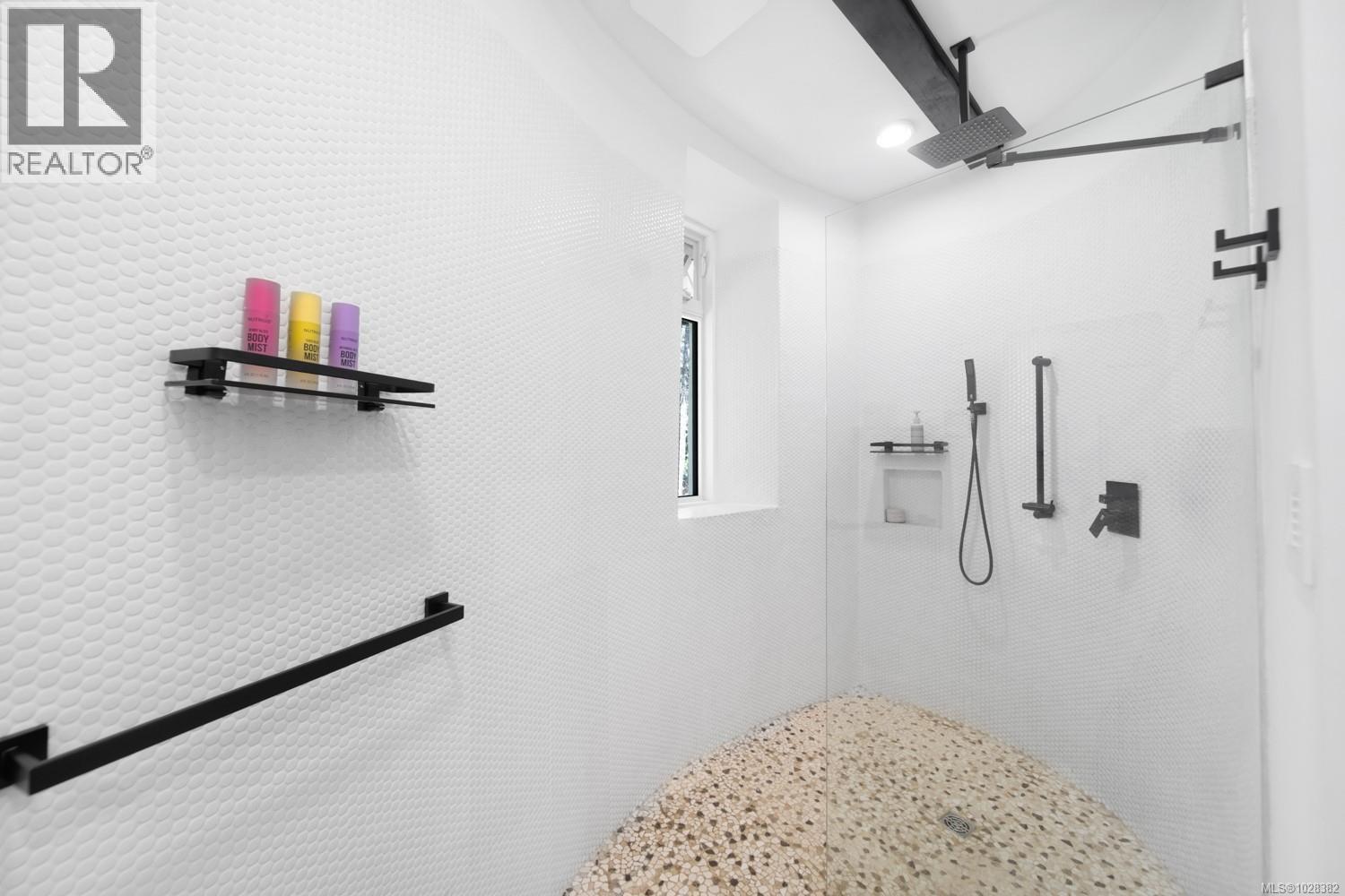 5876 Stoltze Rd, Duncan