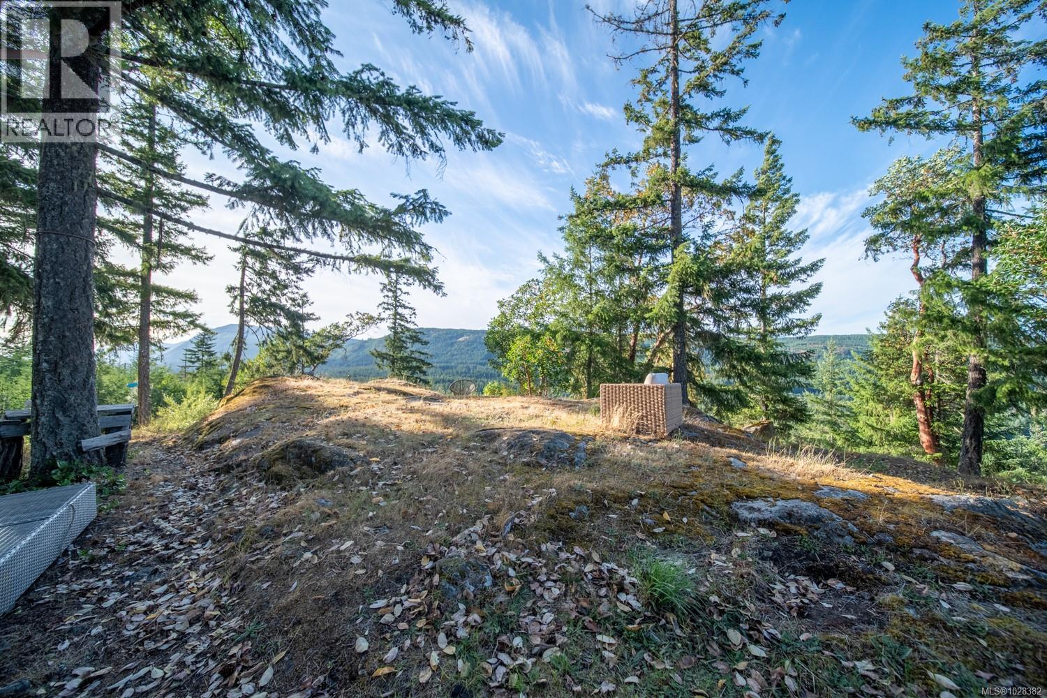 5876 Stoltze Rd, Duncan