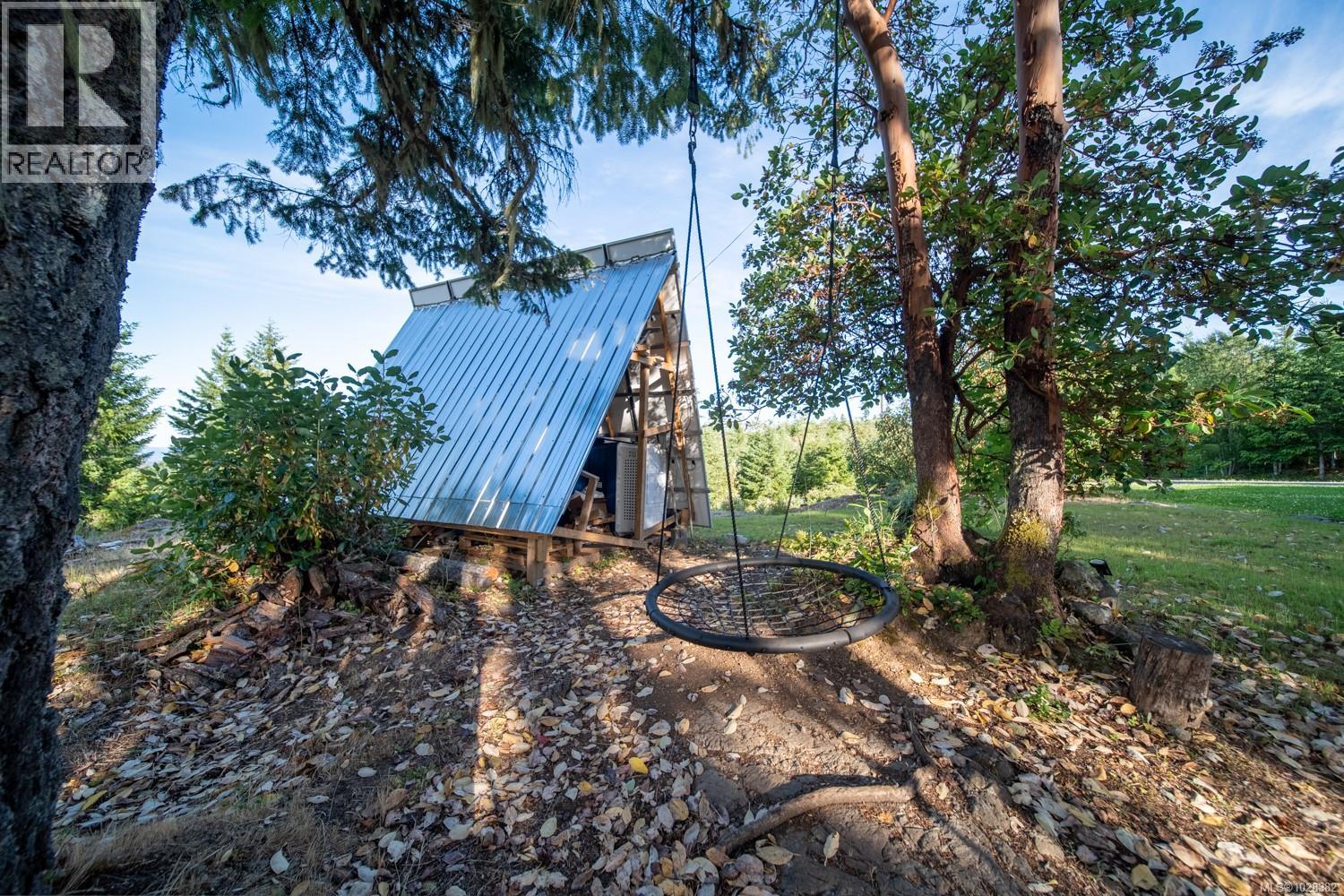 5876 Stoltze Rd, Duncan