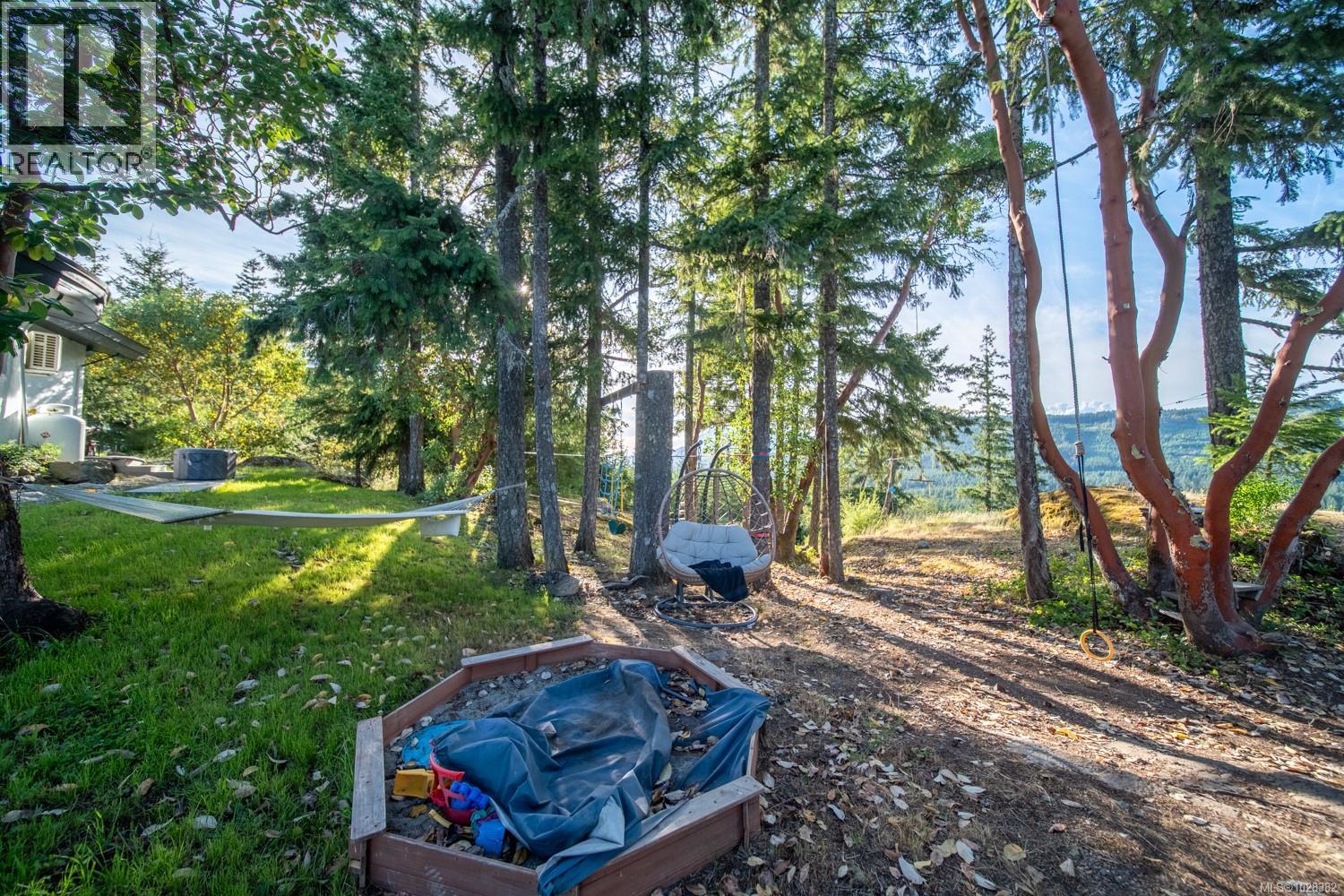 5876 Stoltze Rd, Duncan