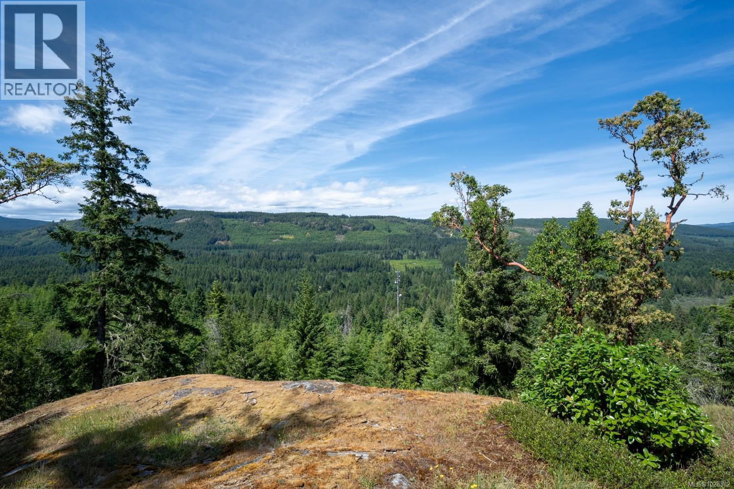 5876 Stoltze Rd, Duncan