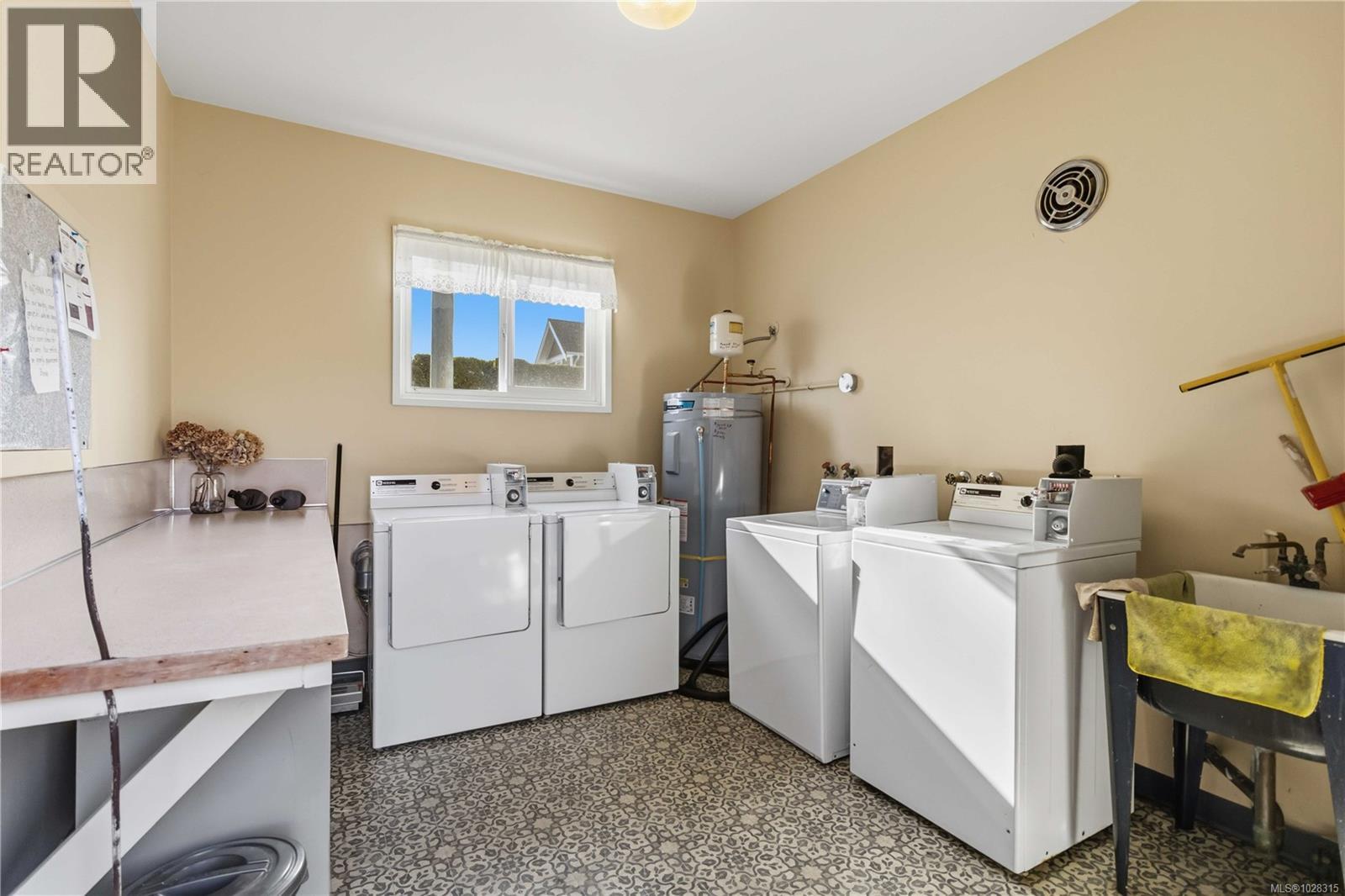 9 10145 Third St, Sidney