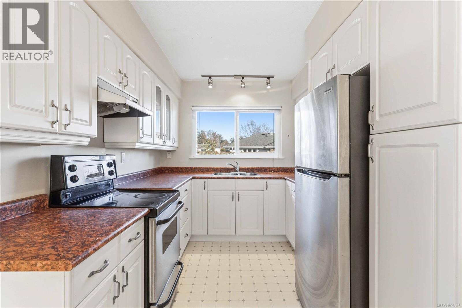 9 10145 Third St, Sidney