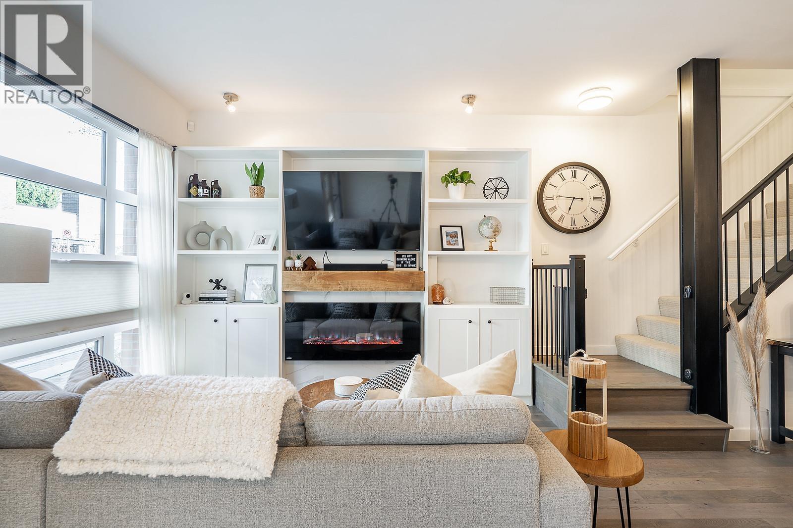 2751 SPRING Street - photo 2