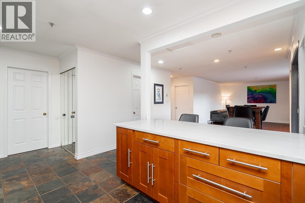 405 1000 BOWRON COURT, North Vancouver