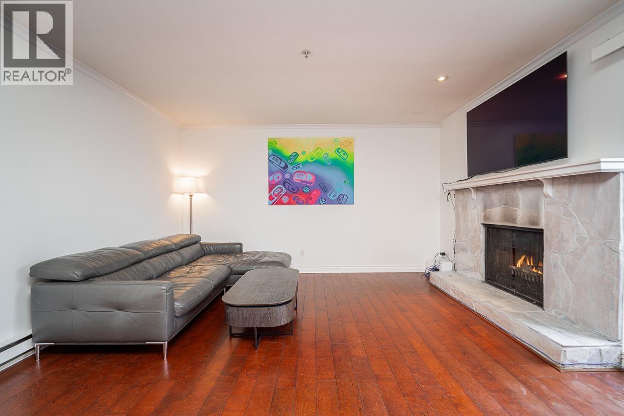 405 1000 BOWRON COURT, North Vancouver