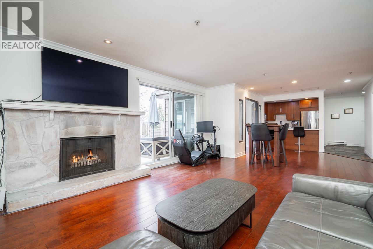 405 1000 BOWRON COURT, North Vancouver