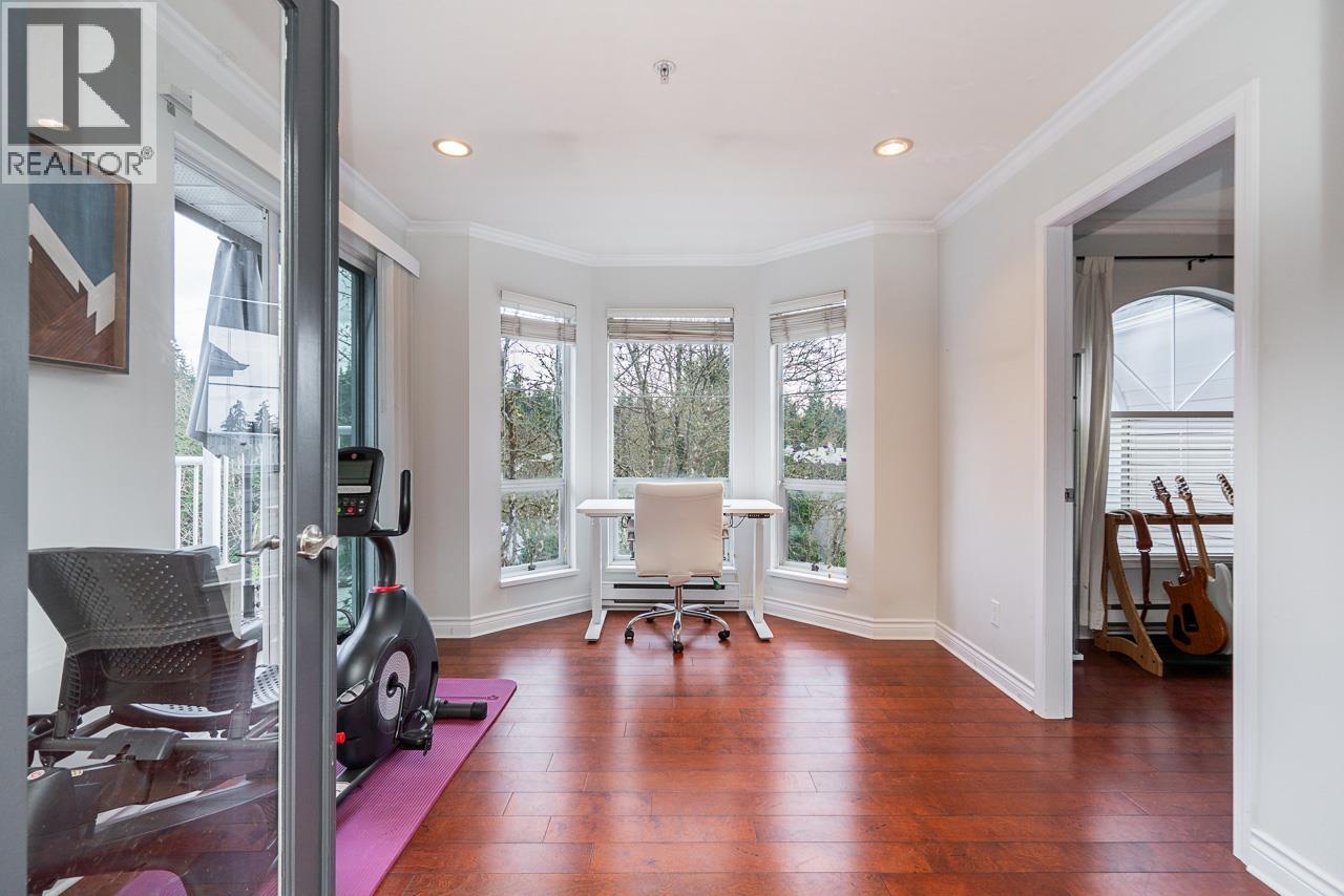 405 1000 BOWRON COURT, North Vancouver