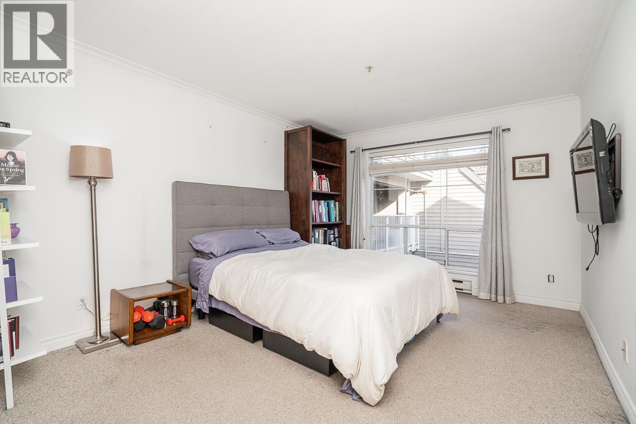 405 1000 BOWRON COURT, North Vancouver