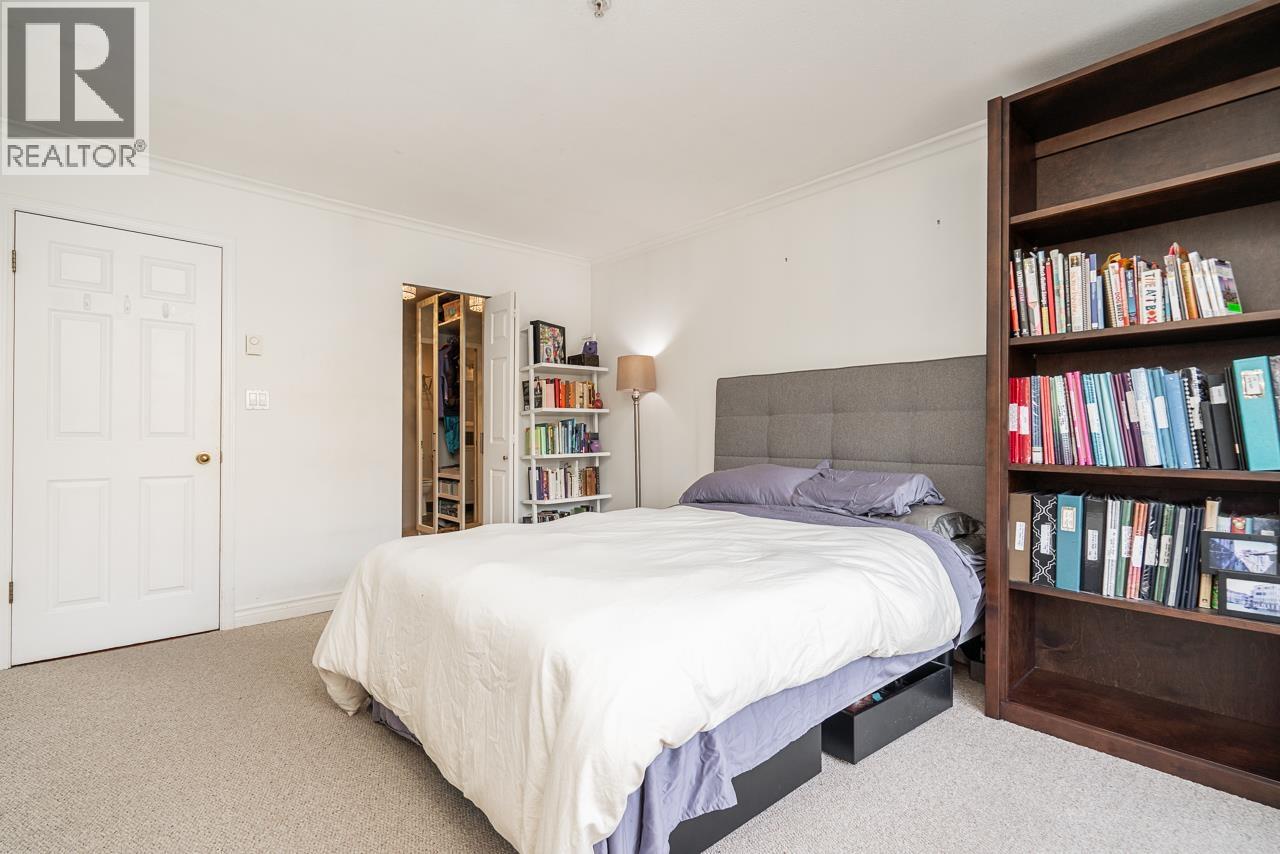 405 1000 BOWRON COURT, North Vancouver