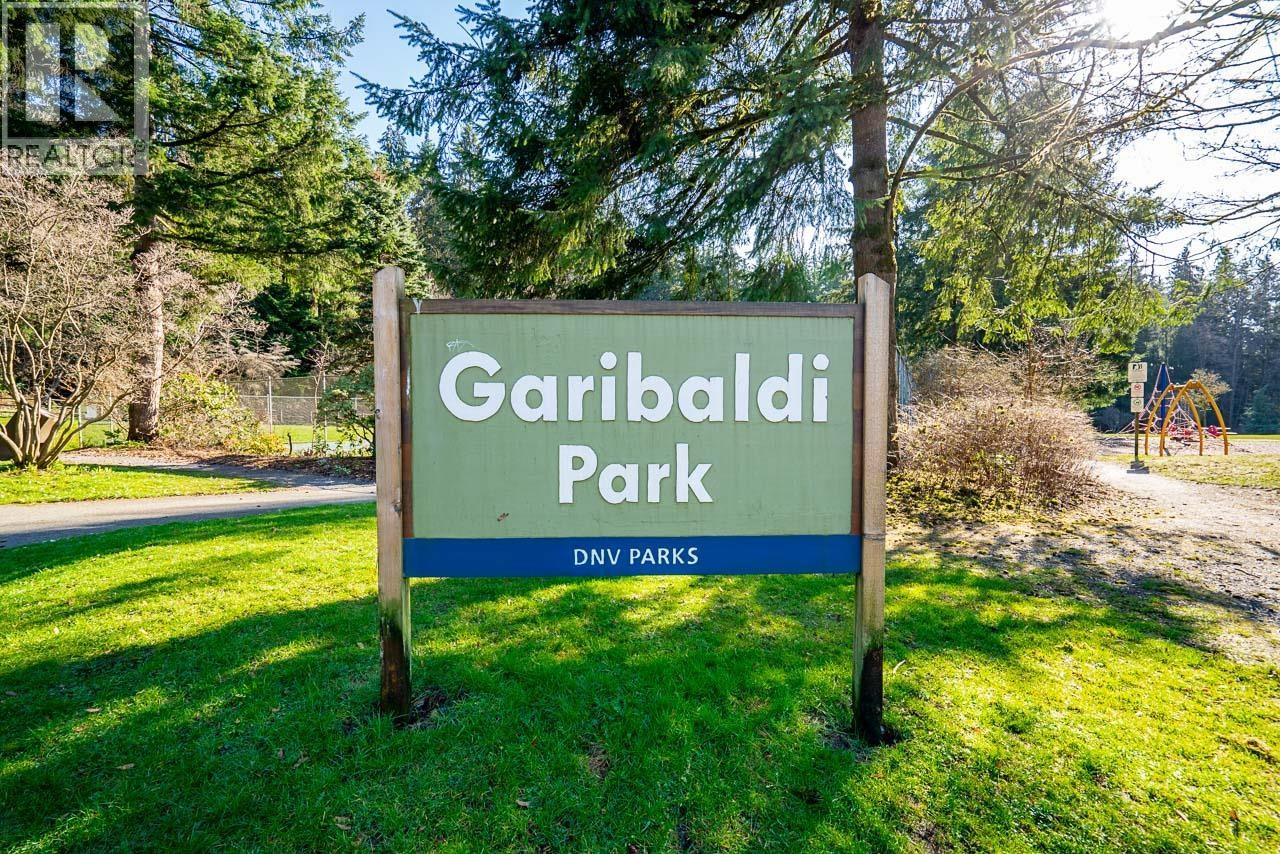 405 1000 BOWRON COURT, North Vancouver