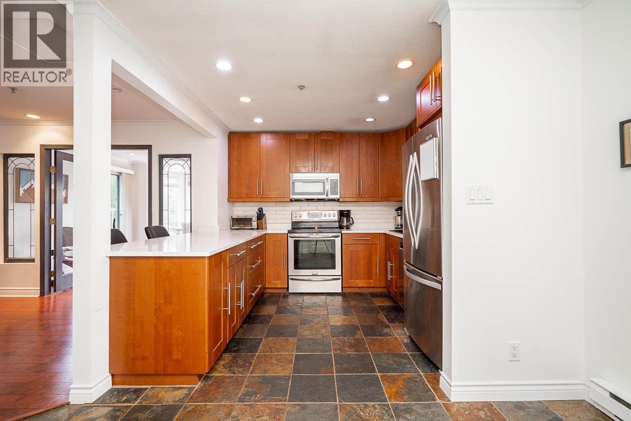 405 1000 BOWRON COURT, North Vancouver