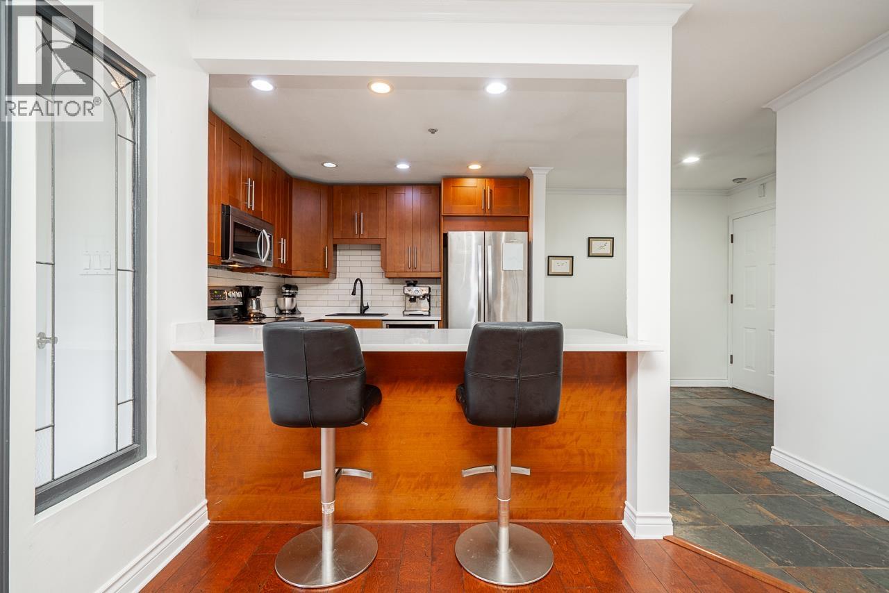 405 1000 BOWRON COURT, North Vancouver