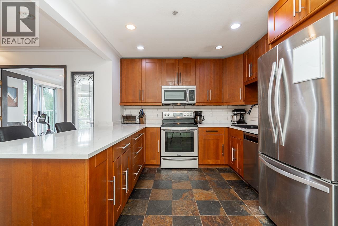 405 1000 BOWRON COURT, North Vancouver