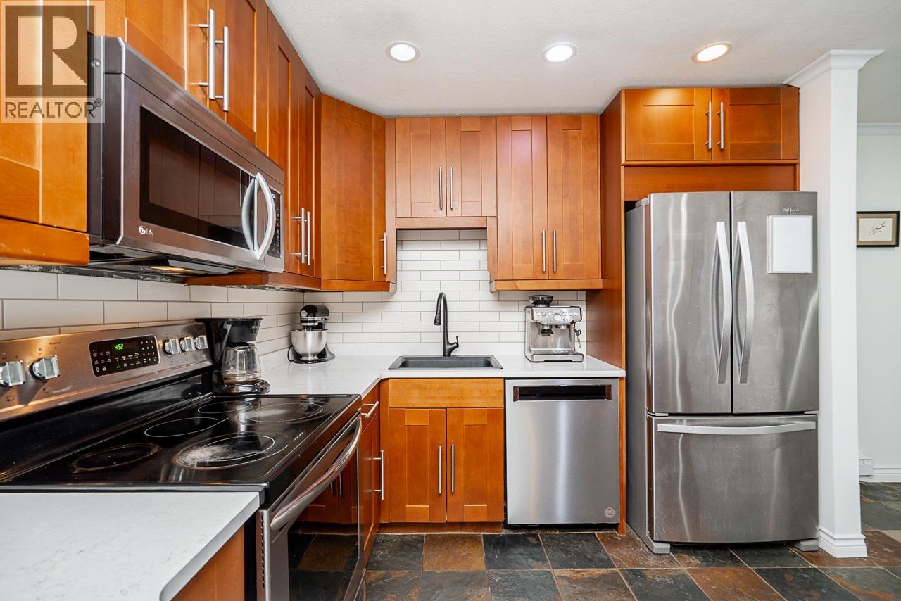 405 1000 BOWRON COURT, North Vancouver