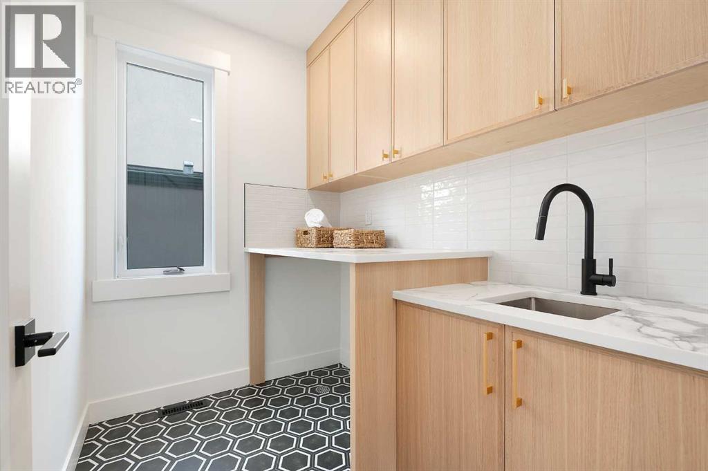 Single Family House for Sale in  Broadview Road NW Hillhurst Calgary 