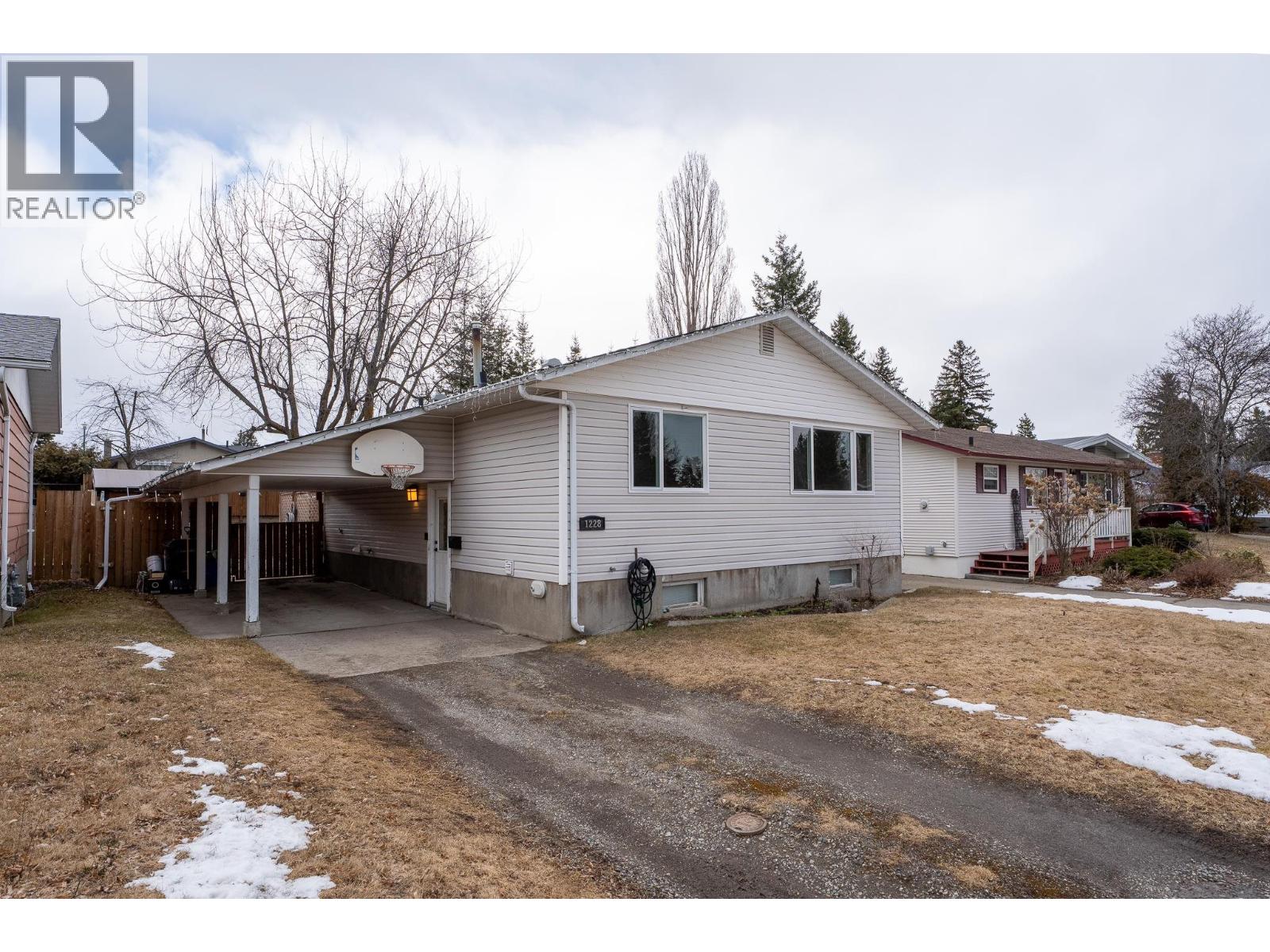 1228 GENEVIEVE Crescent - main photo