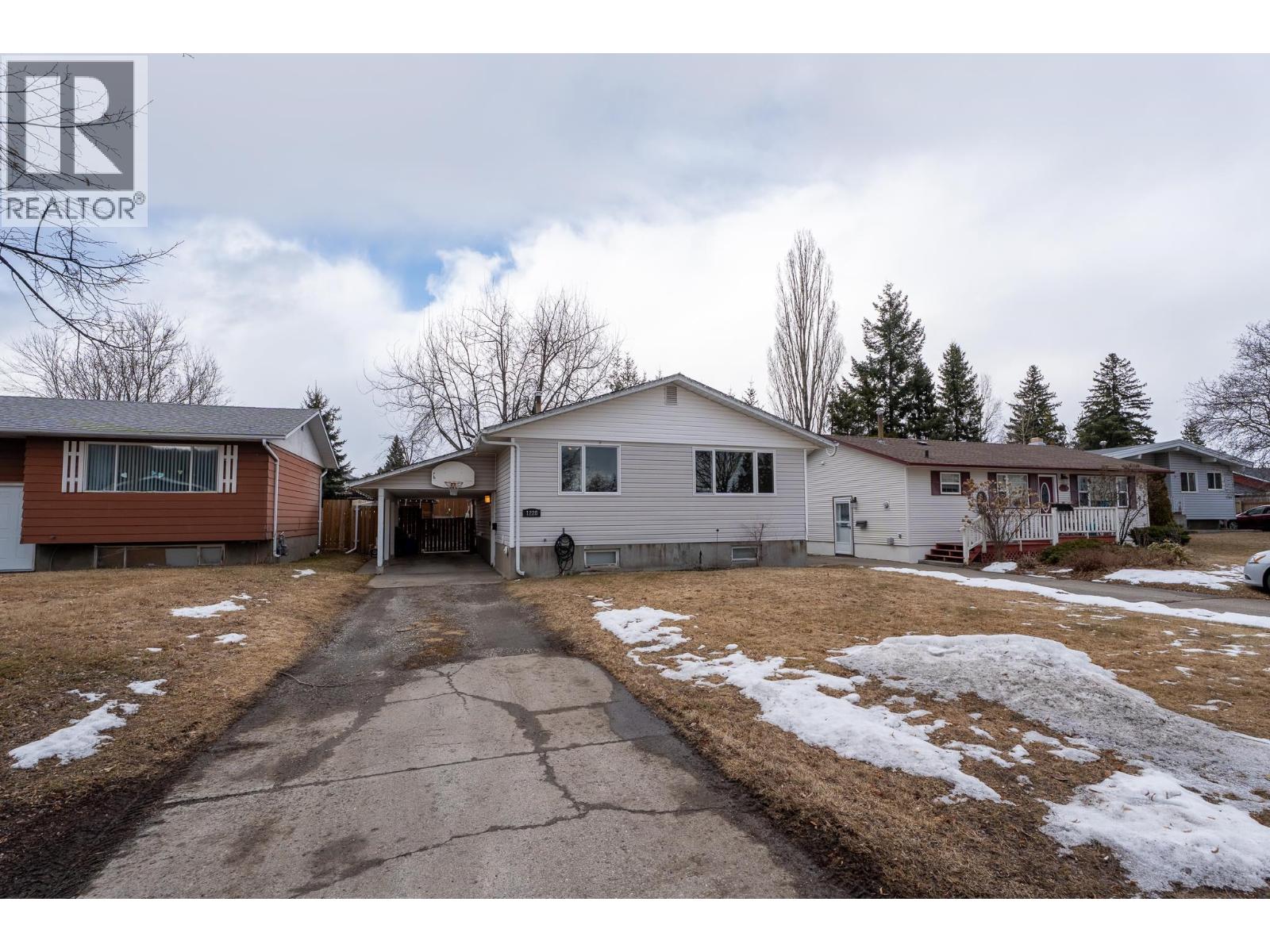 1228 GENEVIEVE Crescent - photo 2