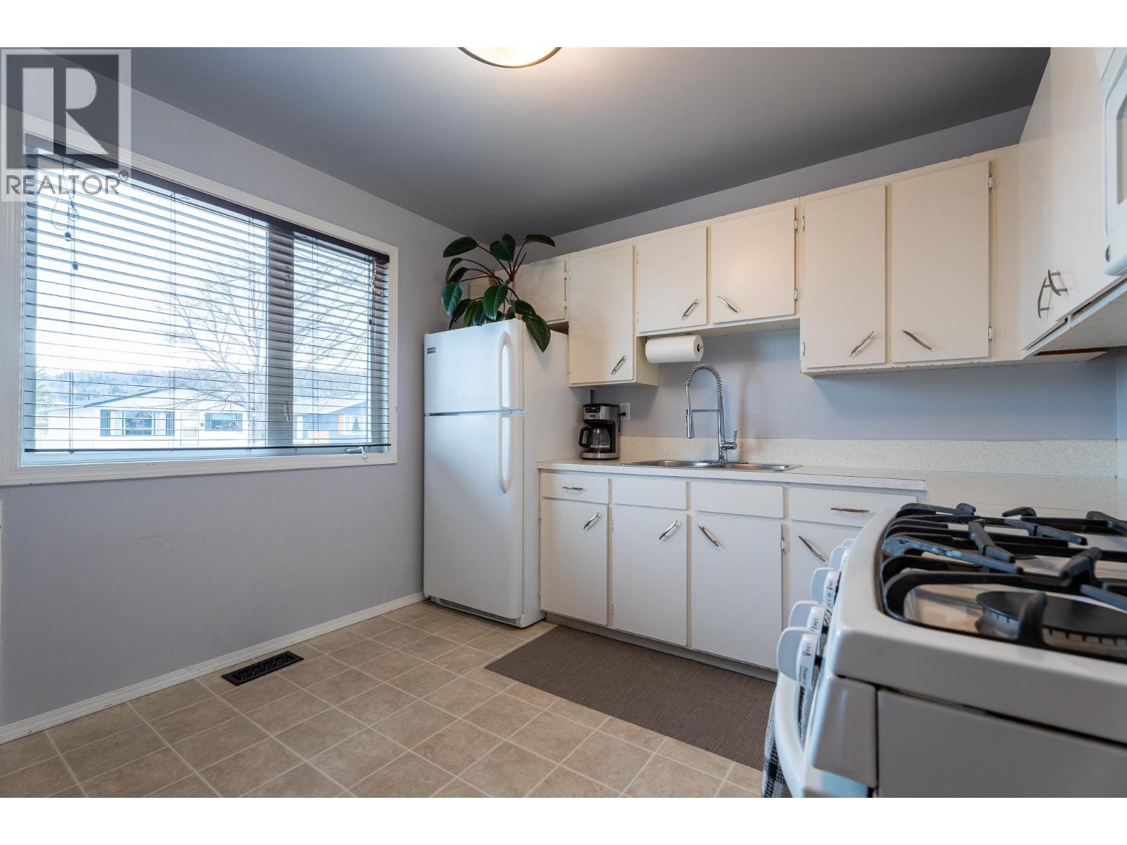 1228 GENEVIEVE CRESCENT - 7