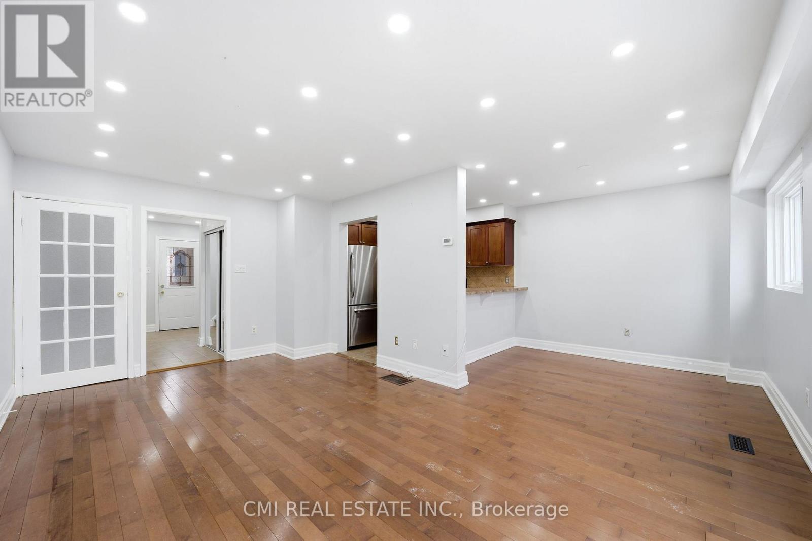 #116 1538 LANCASTER DRIVE - 11