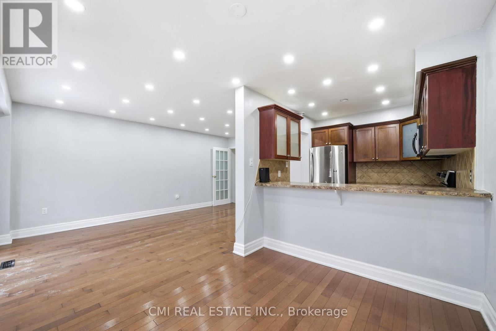 #116 1538 LANCASTER DRIVE - 13