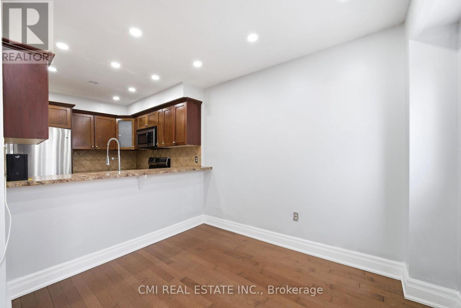 #116 1538 LANCASTER DRIVE - 14