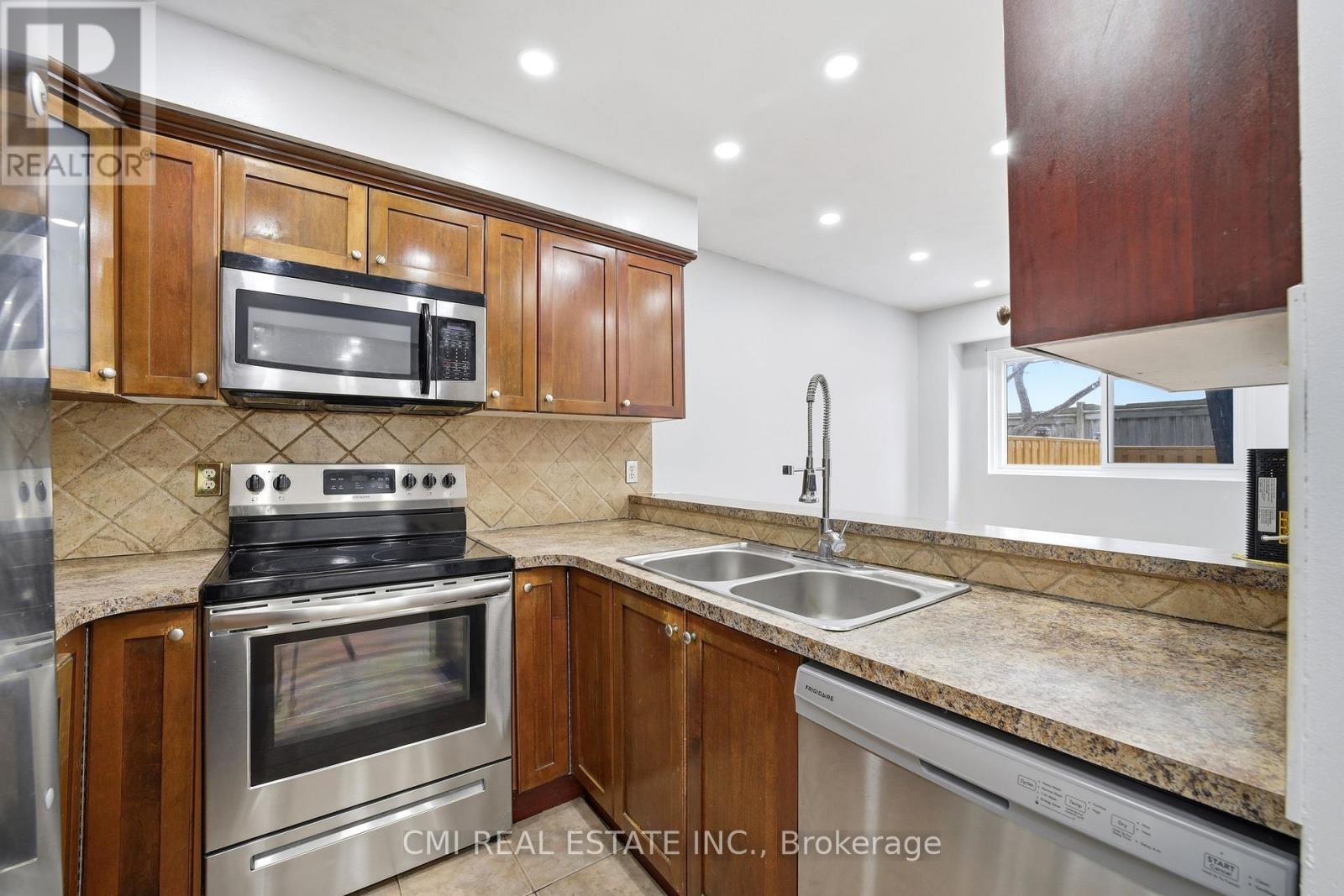 #116 1538 LANCASTER DRIVE - 19