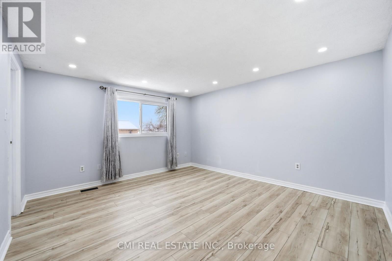 #116 1538 LANCASTER DRIVE - 23