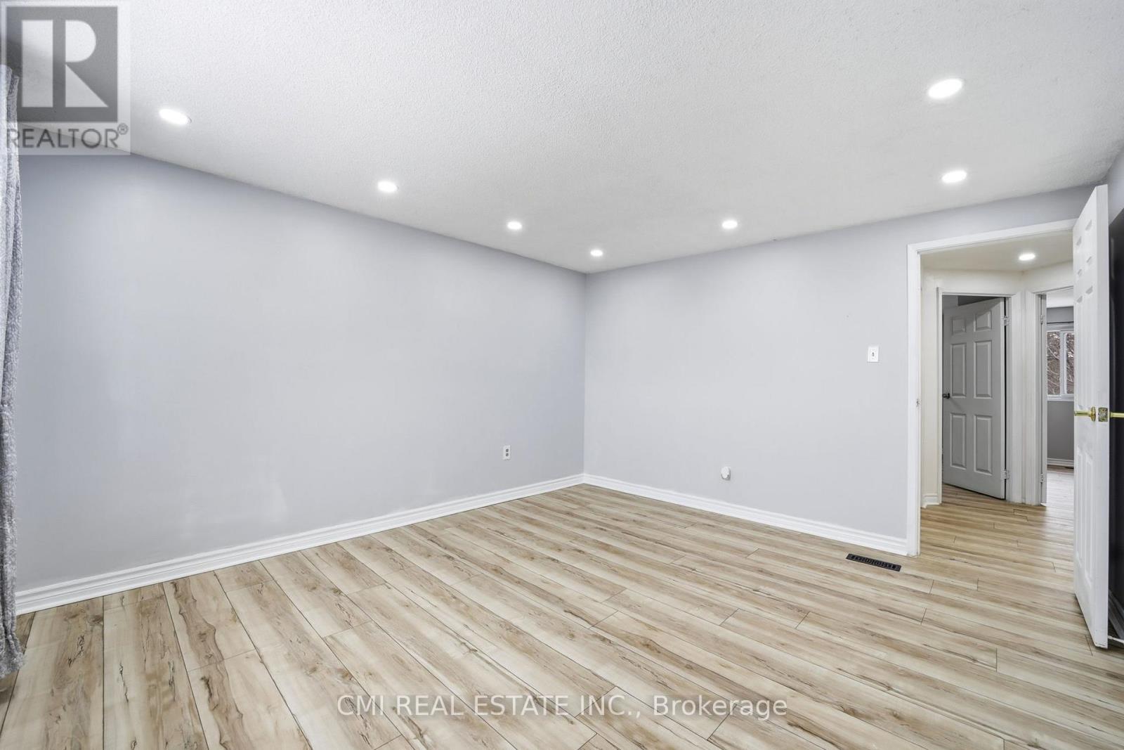 #116 1538 LANCASTER DRIVE - 24