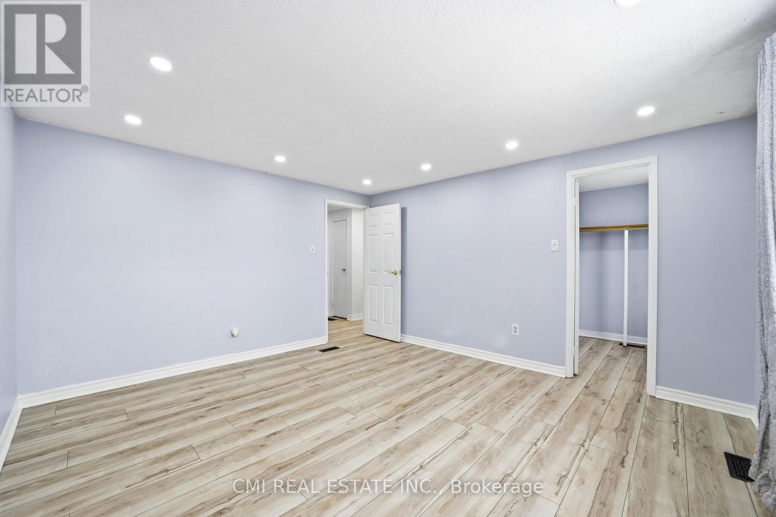 #116 1538 LANCASTER DRIVE - 25