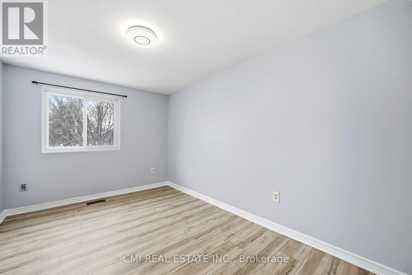 #116 1538 LANCASTER DRIVE - 31