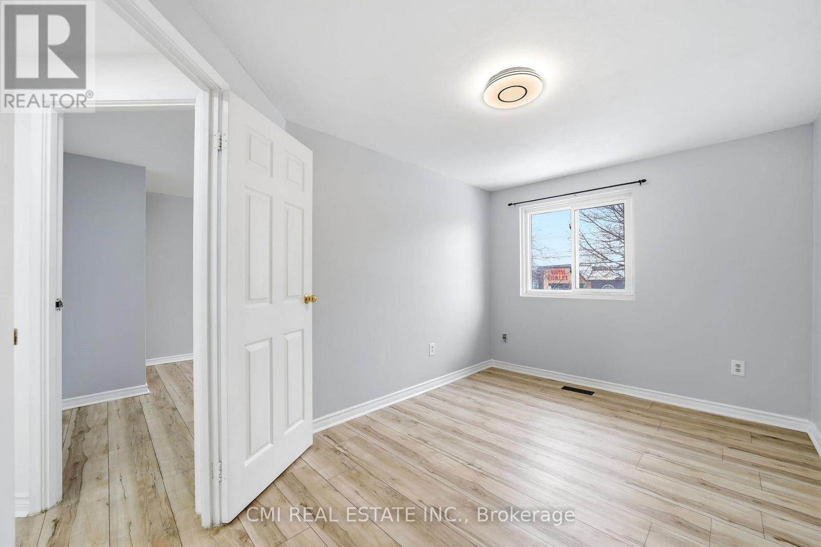 #116 1538 LANCASTER DRIVE - 32